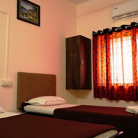 Yuvraj Lodge Osmanabad Экстерьер фото